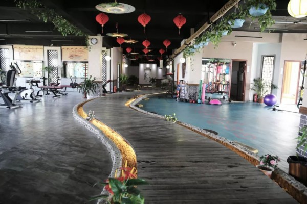 成都老街探秘：养生茶饮美食一网打尽(成都老街茶馆)